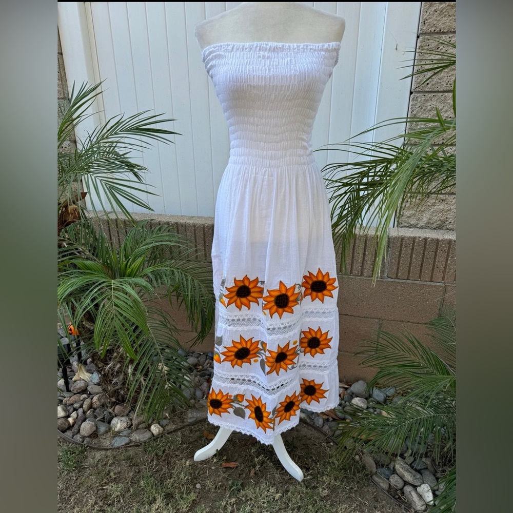 NWOT Artesanal White Sunflower Maxi Dress